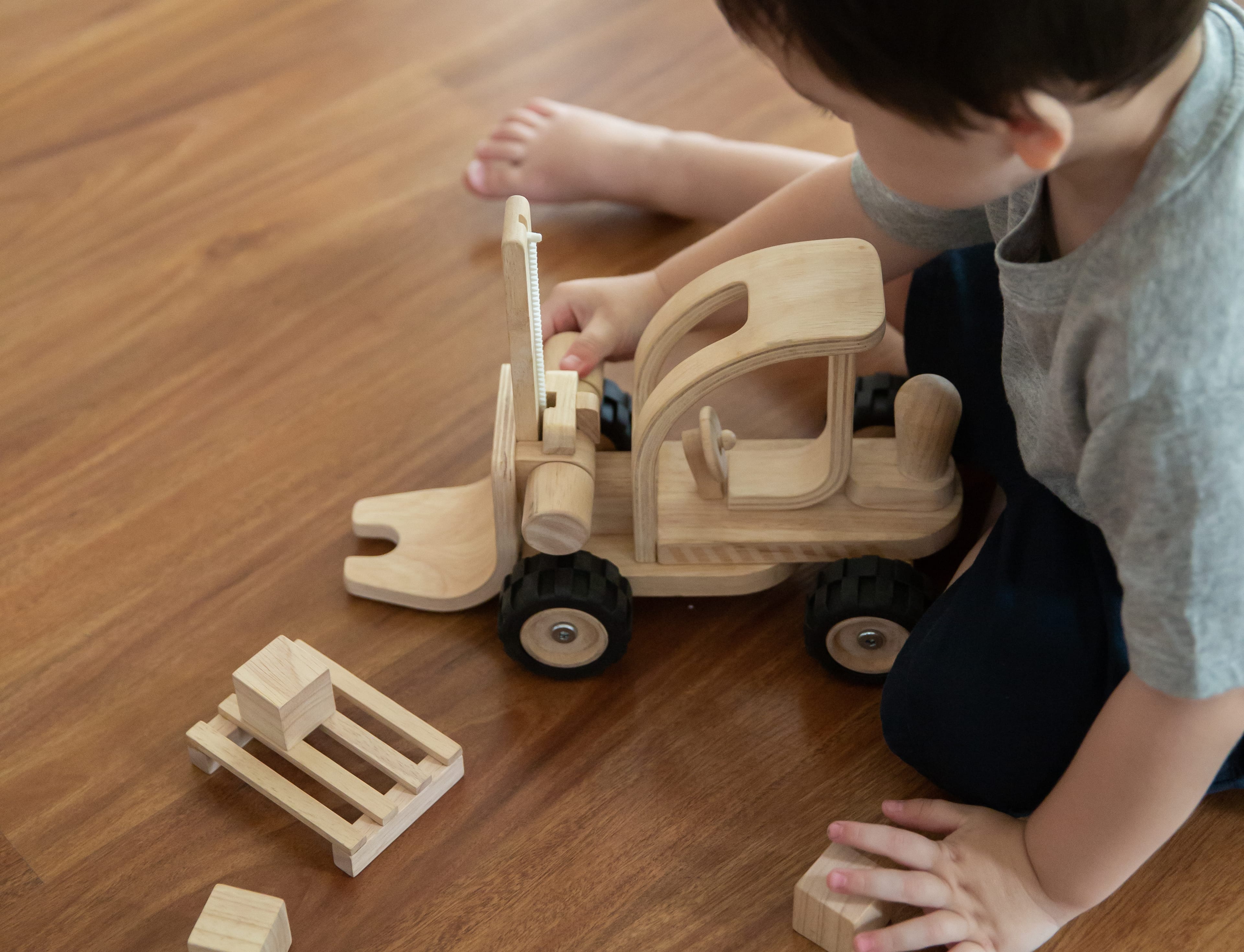 plan toys forklift